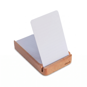Bloc-notes dotbook TO DO posé sur un support en bois — cahier pointillé